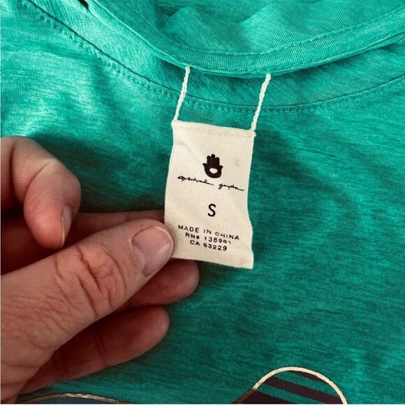 Spiritual Gangster Peloton Green Lightweight Active Muscle Tank - Picture 9 of 10